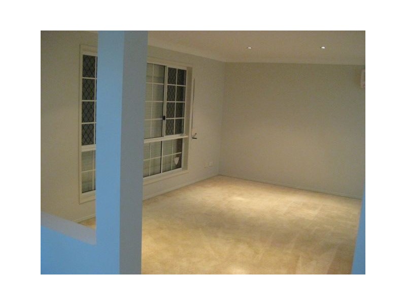 490 Westlake Drive, Riverhills QLD 4074