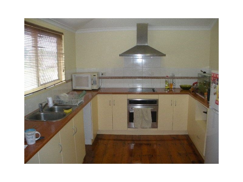 Oxley QLD 4075
