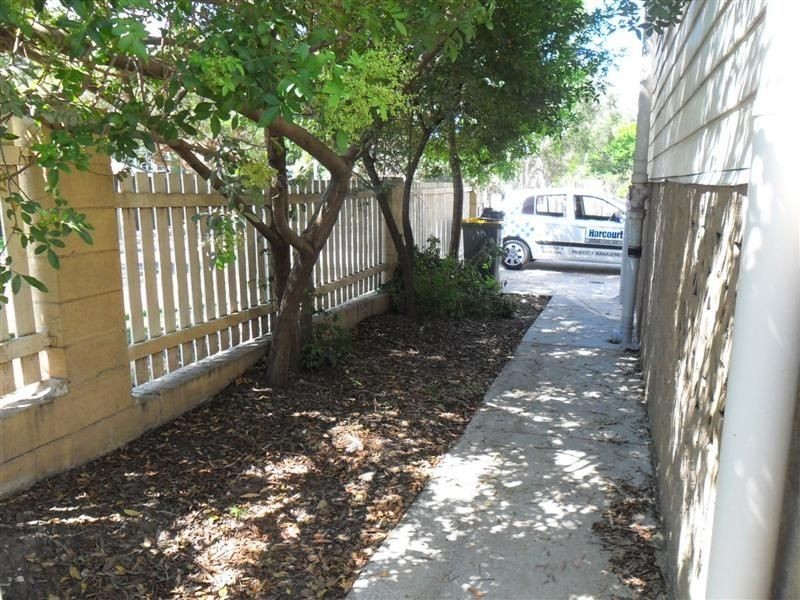 Oxley QLD 4075