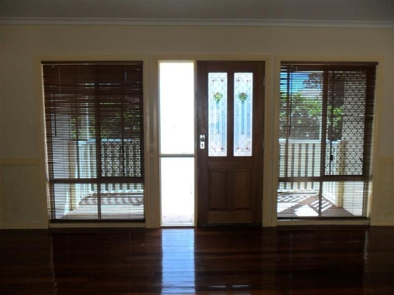 Oxley QLD 4075