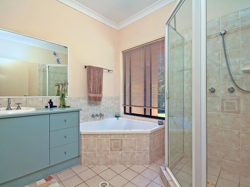 10 Menindee Court, Westlake QLD 4074