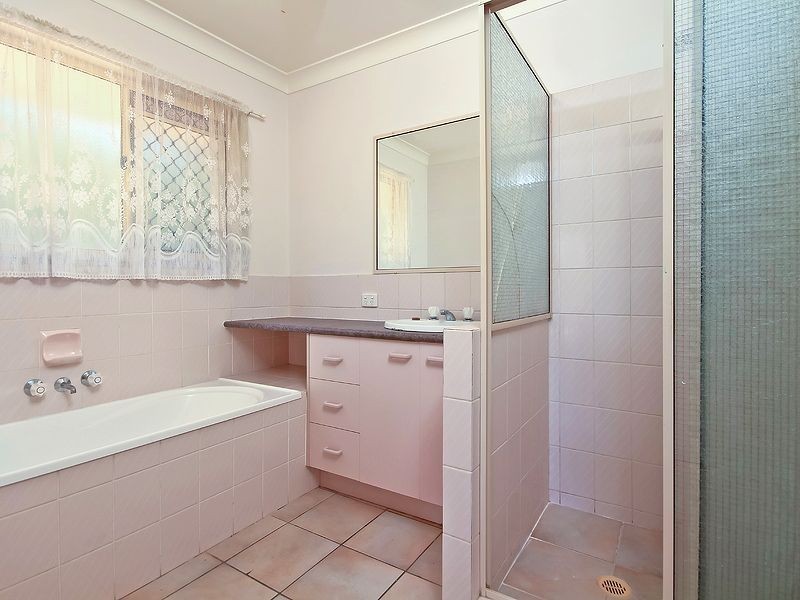 28 Camelot Crescent, Middle Park QLD 4074