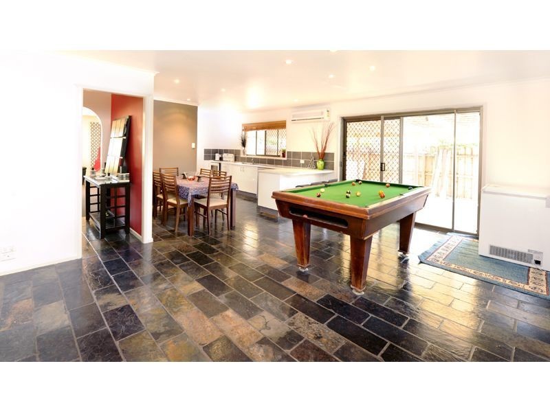 6 Mulla Close, Riverhills QLD 4074