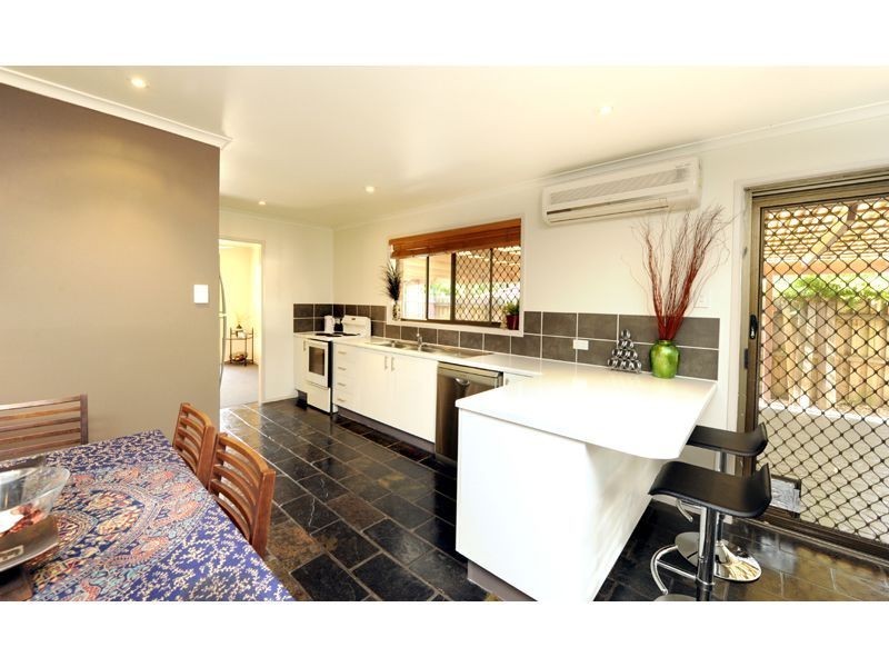 6 Mulla Close, Riverhills QLD 4074