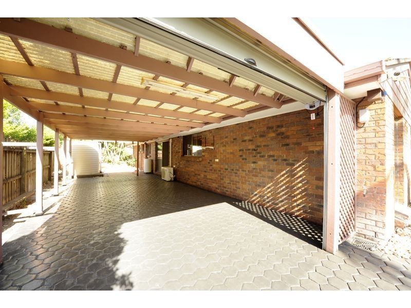 6 Mulla Close, Riverhills QLD 4074