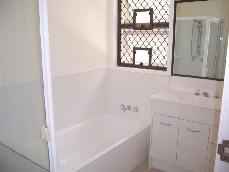 64 Hazelton Street, Riverhills QLD 4074