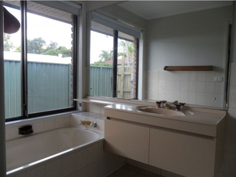 27 Loddon Street, Riverhills QLD 4074