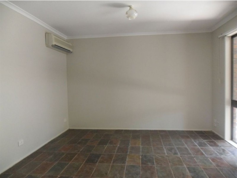 27 Loddon Street, Riverhills QLD 4074