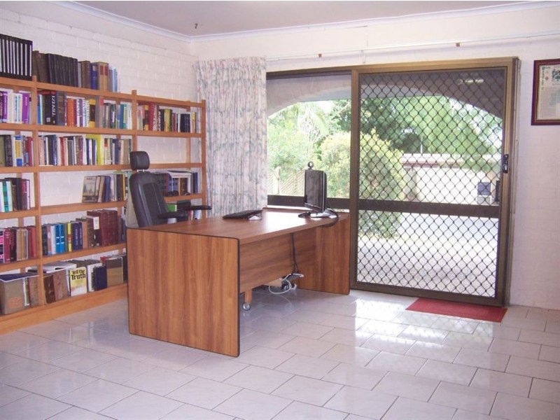 64 Hazelton Street, Riverhills QLD 4074