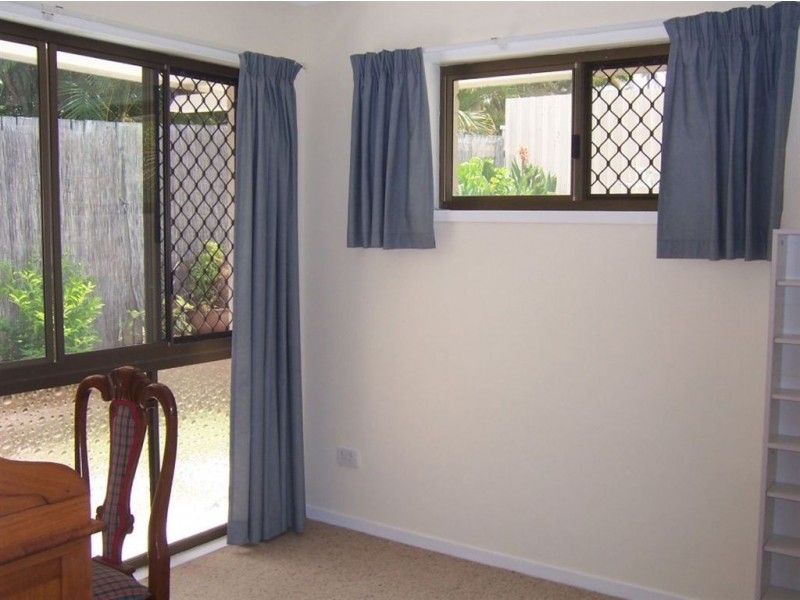 64 Hazelton Street, Riverhills QLD 4074