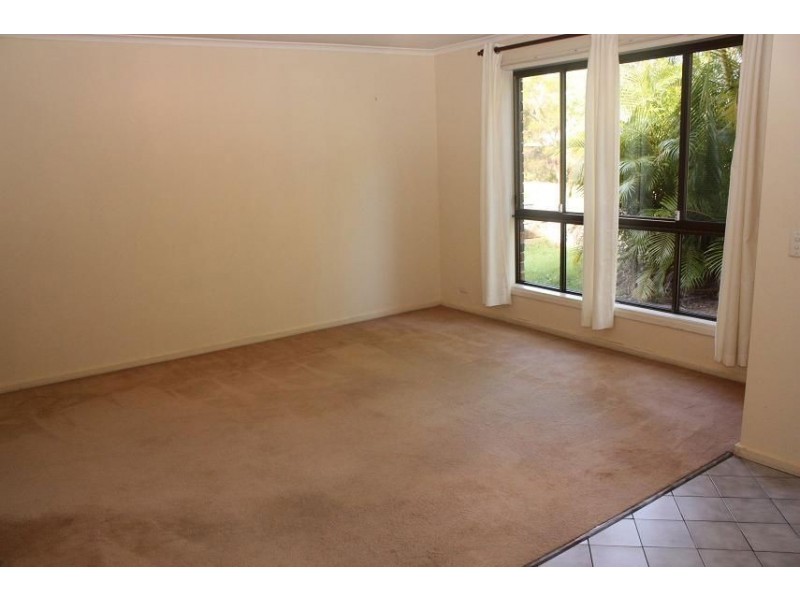 2 Mulla Close, Riverhills QLD 4074