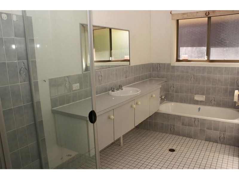 2 Mulla Close, Riverhills QLD 4074