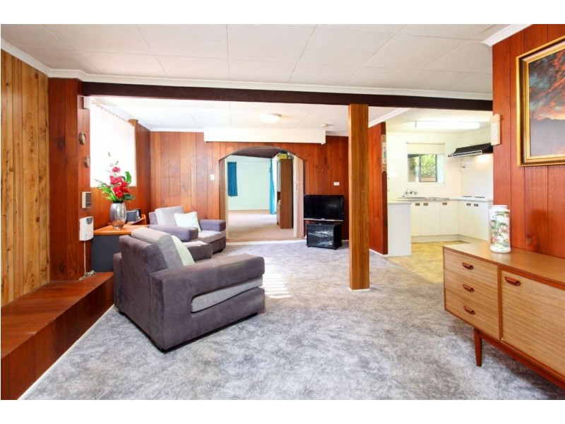 27 Dandenong Road, Jamboree Heights QLD 4074