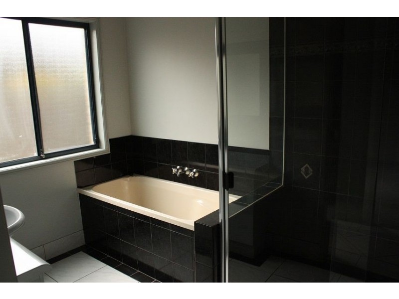 11 Leyburn Crescent, Forest Lake QLD 4078