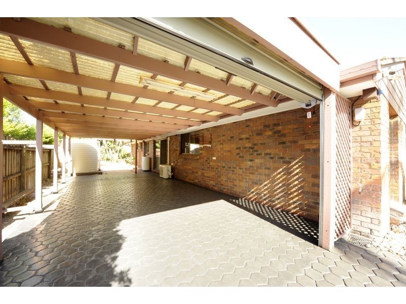 6 Mulla Close, Riverhills QLD 4074