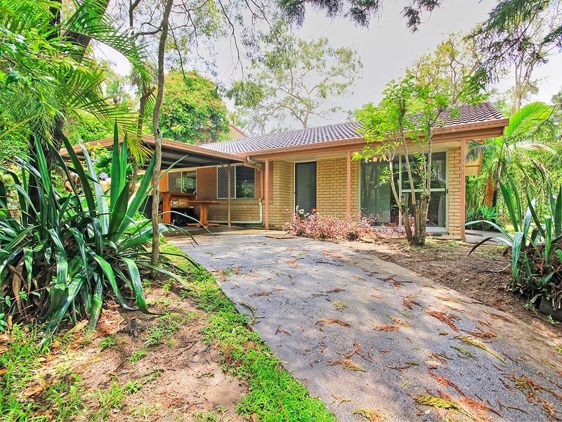 8 Lant Street, Chapel Hill QLD 4069