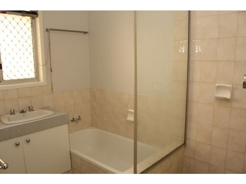 8 Lant Street, Chapel Hill QLD 4069