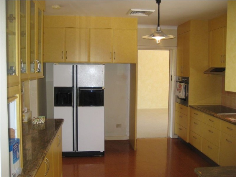 5 Bina Street, Chapel Hill QLD 4069