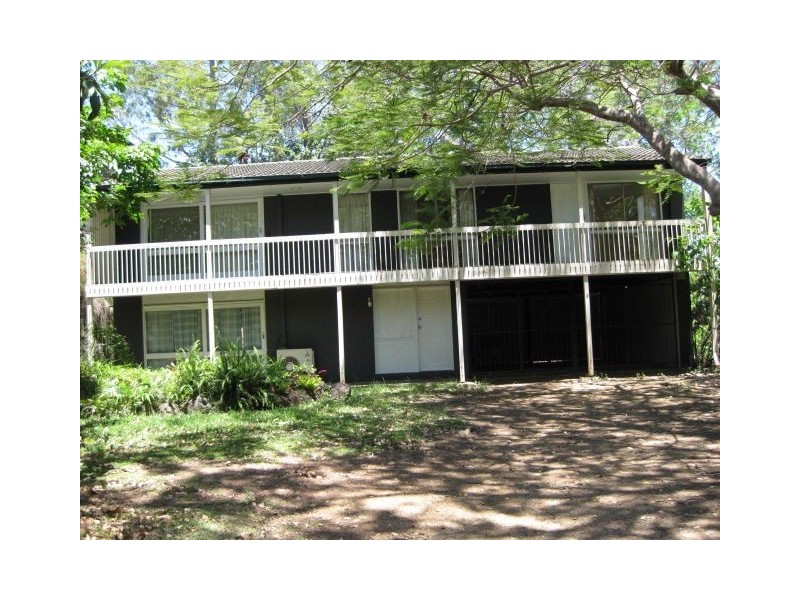 4 Lanark Street, Kenmore QLD 4069