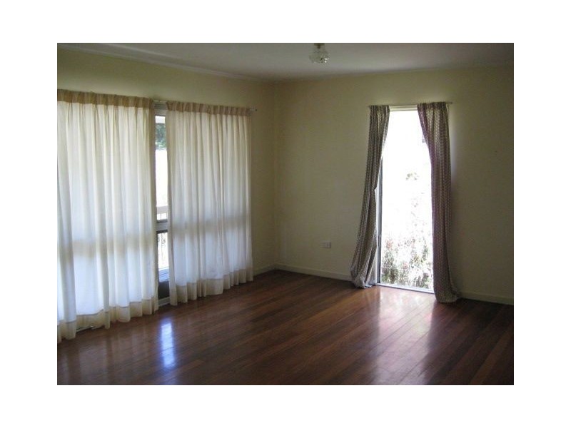 4 Lanark Street, Kenmore QLD 4069