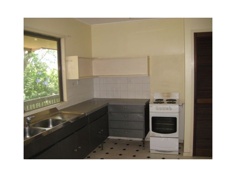 4 Lanark Street, Kenmore QLD 4069