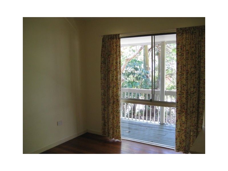 4 Lanark Street, Kenmore QLD 4069