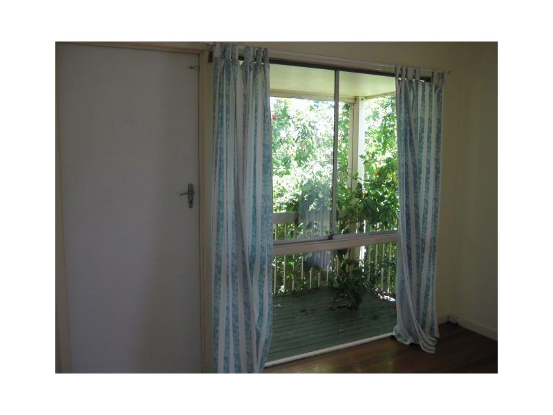4 Lanark Street, Kenmore QLD 4069