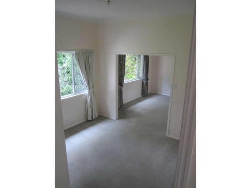 5 Castlewood Close, Kenmore Hills QLD 4069