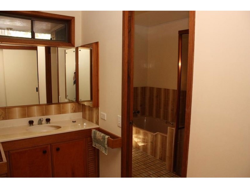 38B Halimah Street, Chapel Hill QLD 4069