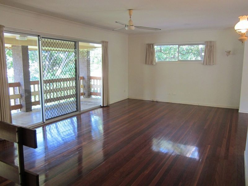 35 Marshall Lane, Kenmore QLD 4069