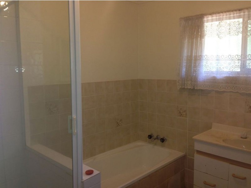35 Marshall Lane, Kenmore QLD 4069