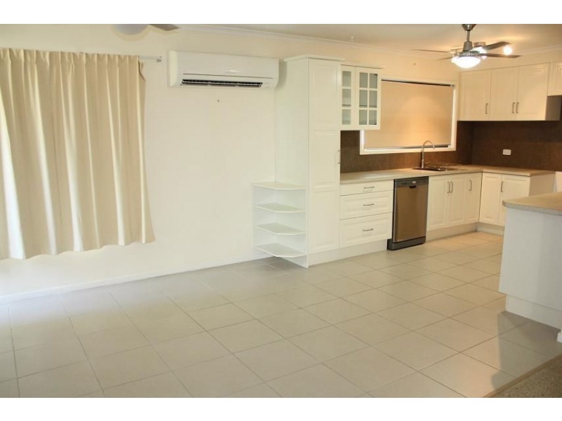 64 Hazelton Crescent, Riverhills QLD 4074