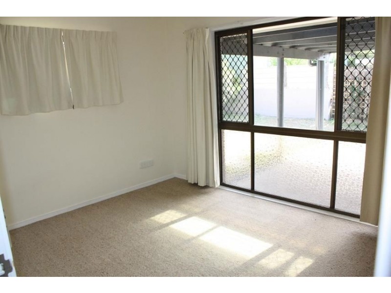 64 Hazelton Crescent, Riverhills QLD 4074