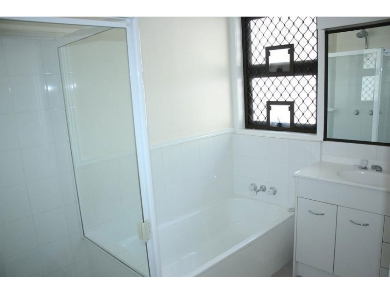 64 Hazelton Crescent, Riverhills QLD 4074