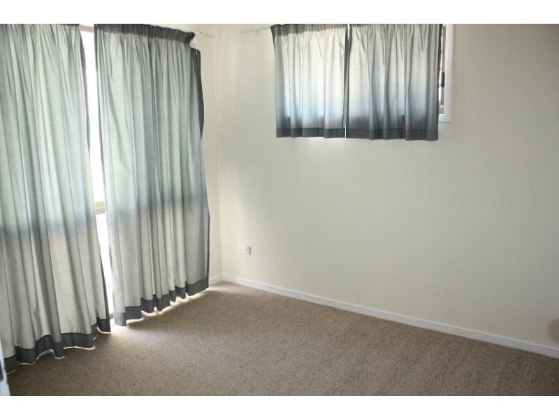 64 Hazelton Crescent, Riverhills QLD 4074