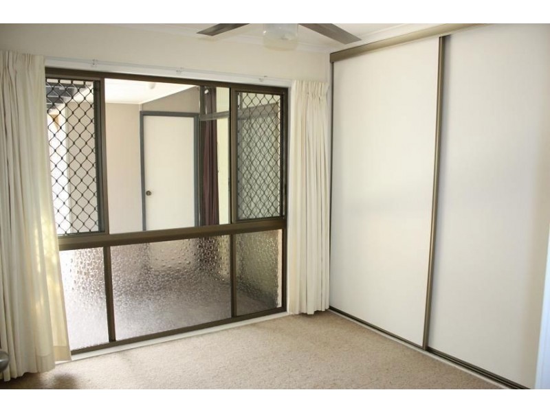 64 Hazelton Crescent, Riverhills QLD 4074