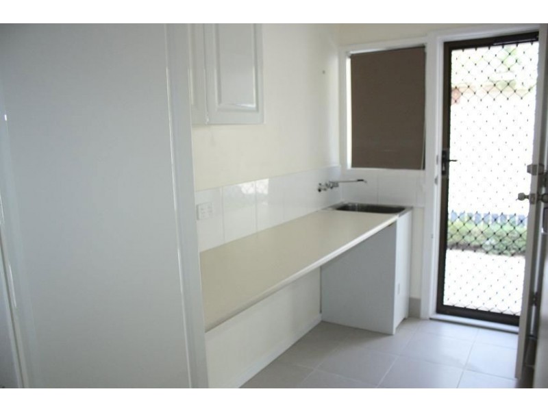 64 Hazelton Crescent, Riverhills QLD 4074