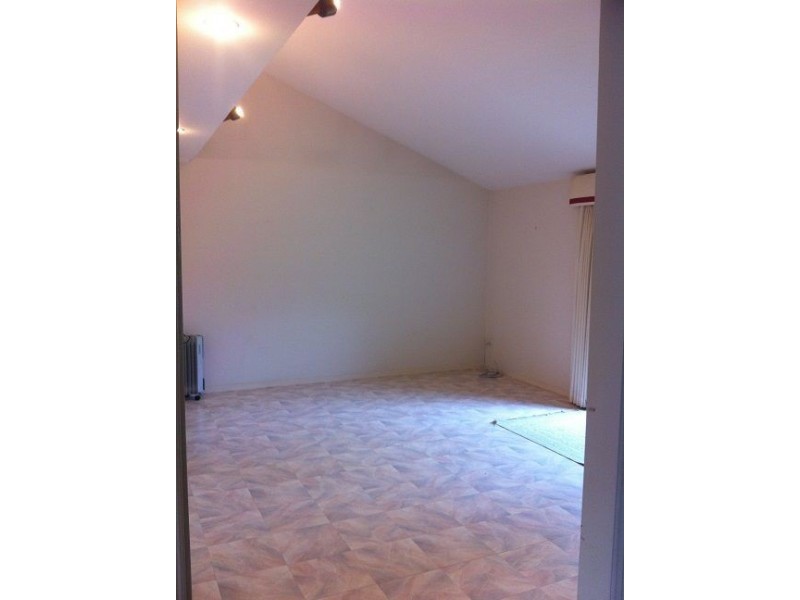 6 Radcliffe Street, Sinnamon Park QLD 4073