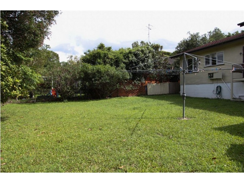 18 Dumbarton Drive, Kenmore QLD 4069