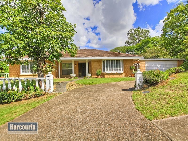 2 Bart Place, Chapel Hill QLD 4069