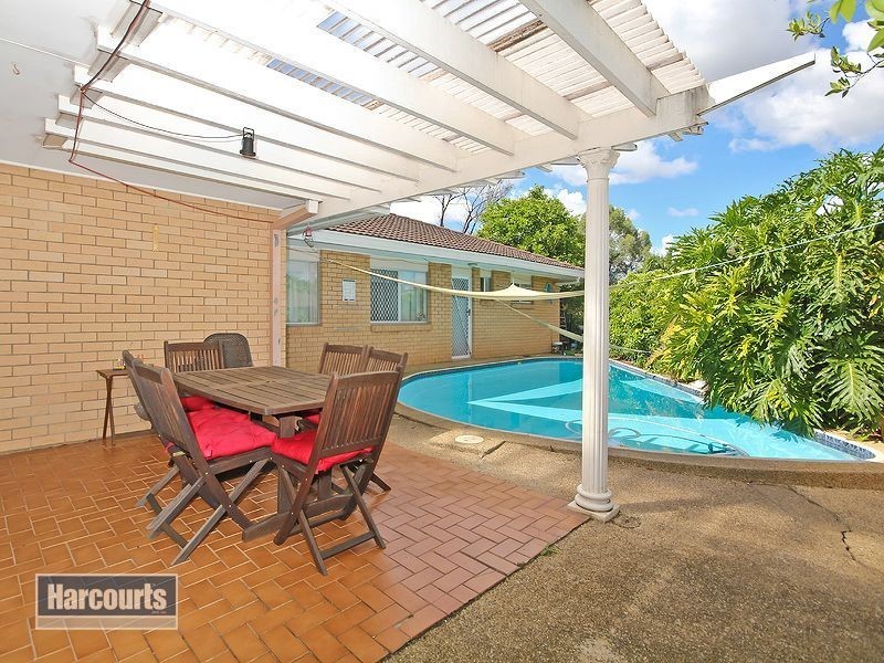 2 Bart Place, Chapel Hill QLD 4069