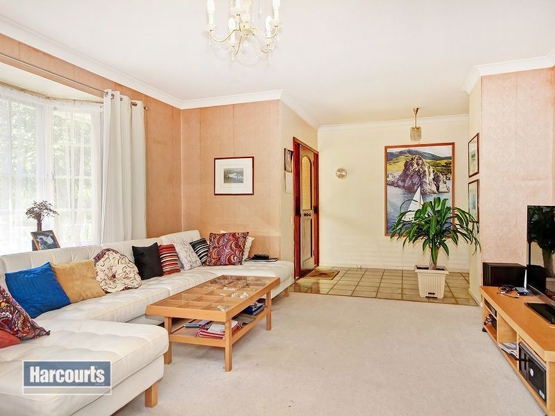 2 Bart Place, Chapel Hill QLD 4069