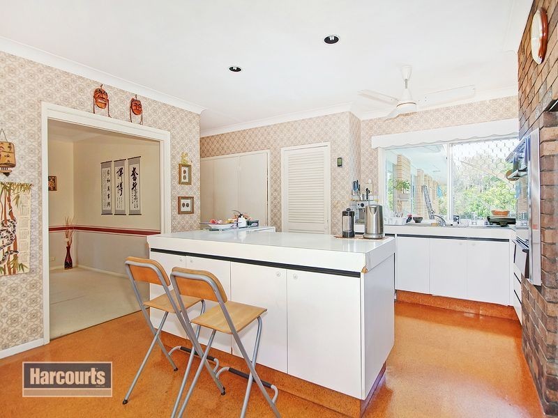 2 Bart Place, Chapel Hill QLD 4069