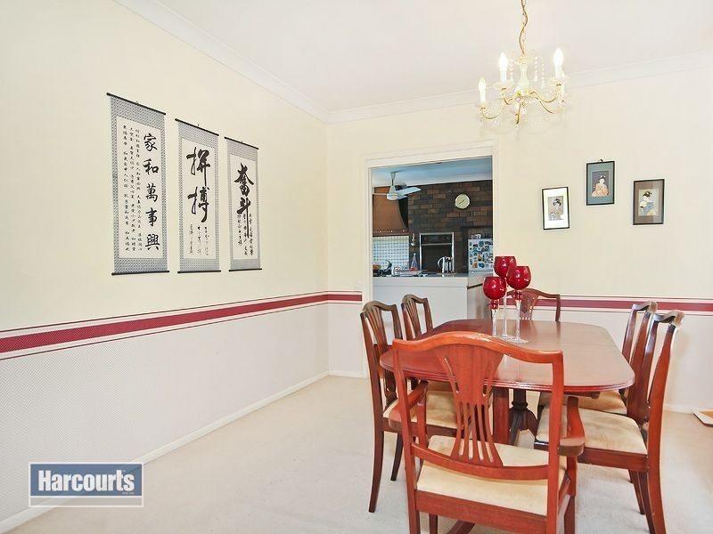 2 Bart Place, Chapel Hill QLD 4069