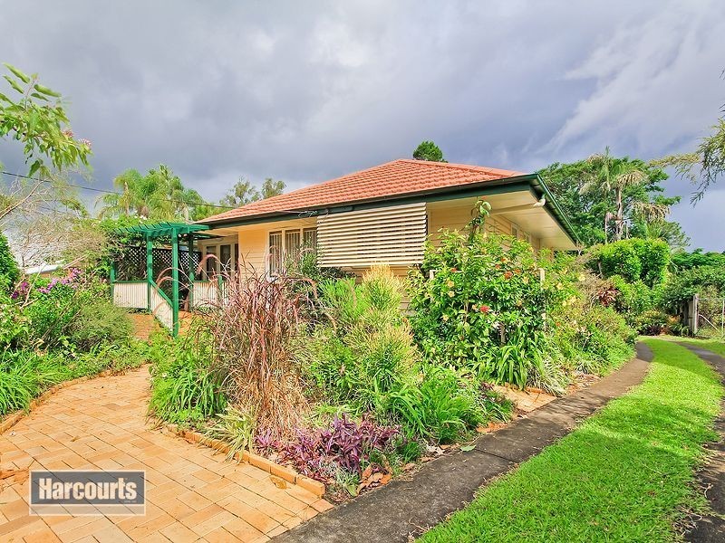 13 Gilruth Road, Kenmore QLD 4069