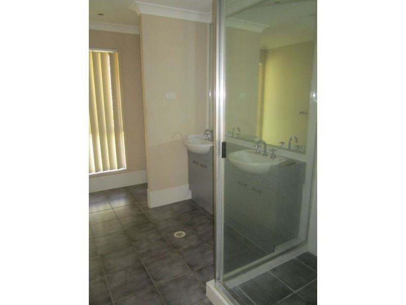 19 Tulipwood Place, Moggill QLD 4070