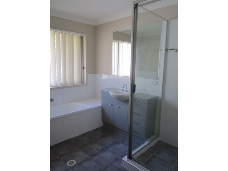 19 Tulipwood Place, Moggill QLD 4070