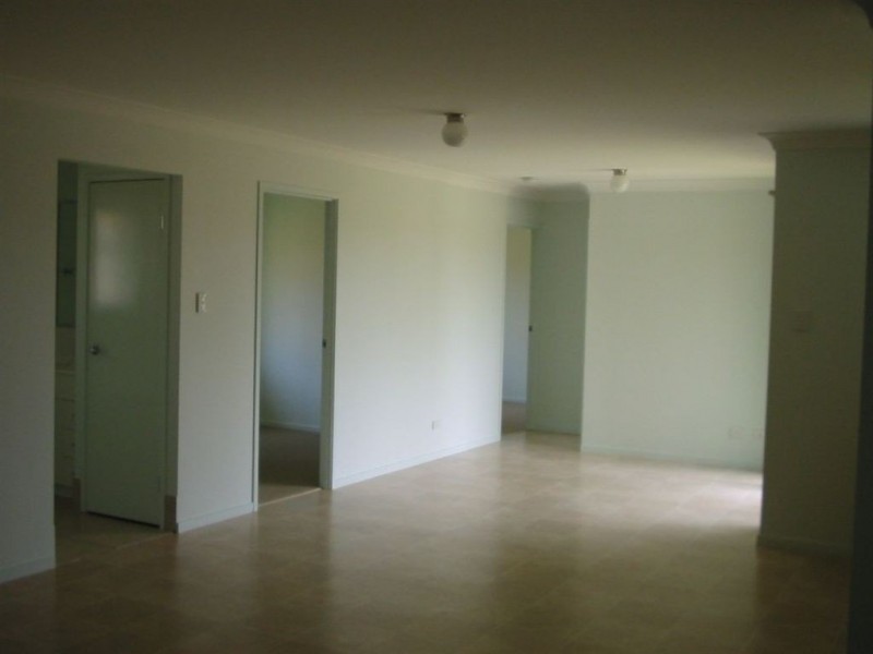 3 Eloise Place, Sumner QLD 4074