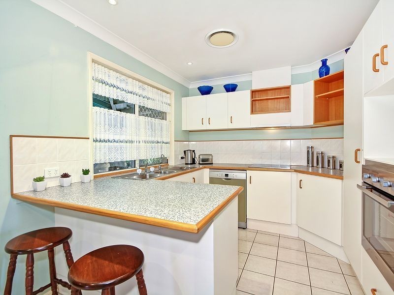 8 Kauri Place, Seventeen Mile Rocks QLD 4073