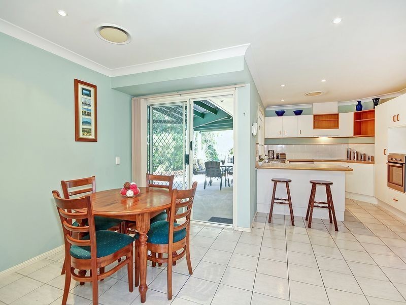 8 Kauri Place, Seventeen Mile Rocks QLD 4073